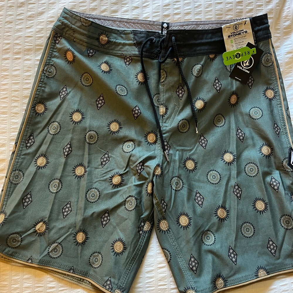 Volcom Green Patterned Men's Swim Shorts NWT